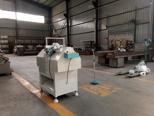 A janela do ISO Upvc do CE do elevado desempenho que faz o corte do sulco da máquina V viu fornecedor