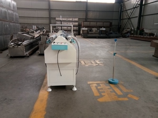 A janela do ISO Upvc do CE do elevado desempenho que faz o corte do sulco da máquina V viu fornecedor